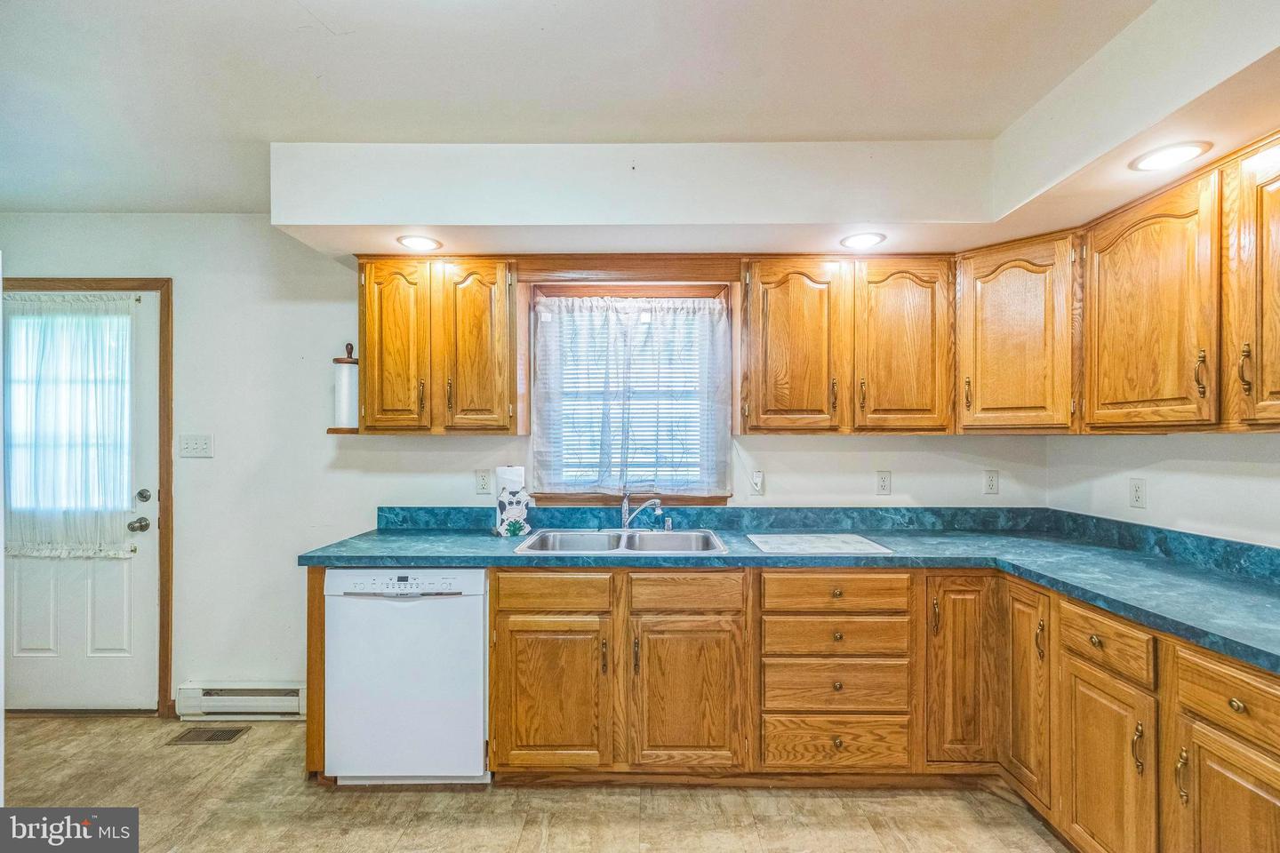 40 GREENHILL LN, EDINBURG, Virginia 22824, 3 Bedrooms Bedrooms, ,2 BathroomsBathrooms,Residential,For sale,40 GREENHILL LN,VASH2011628 MLS # VASH2011628