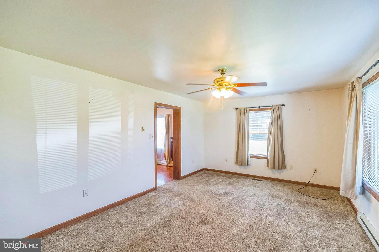 40 GREENHILL LN, EDINBURG, Virginia 22824, 3 Bedrooms Bedrooms, ,2 BathroomsBathrooms,Residential,For sale,40 GREENHILL LN,VASH2011628 MLS # VASH2011628