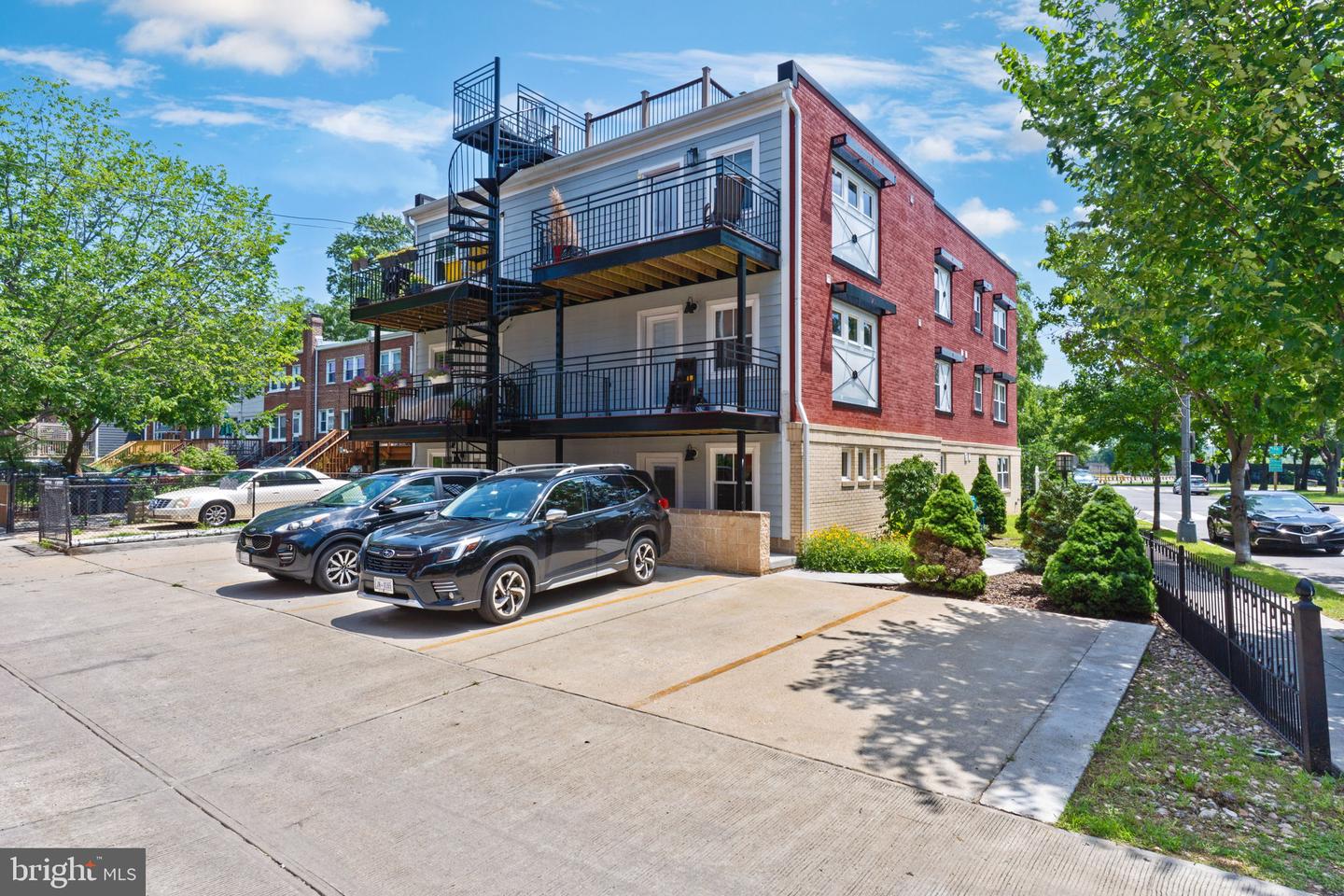 400 21ST ST NE #1, WASHINGTON, District Of Columbia 20002, 2 Bedrooms Bedrooms, ,2 BathroomsBathrooms,Residential,For sale,400 21ST ST NE #1,DCDC2204550 MLS # DCDC2204550