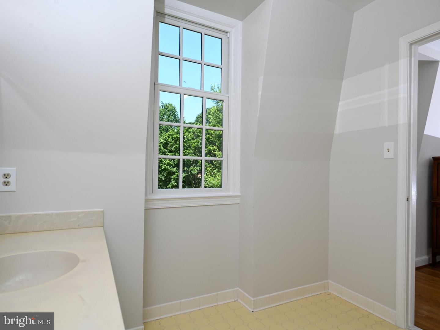 4200 MAPLE TREE CT, ALEXANDRIA, Virginia 22304, 4 Bedrooms Bedrooms, 17 Rooms Rooms,3 BathroomsBathrooms,Residential,For sale,4200 MAPLE TREE CT,VAAX2046276 MLS # VAAX2046276