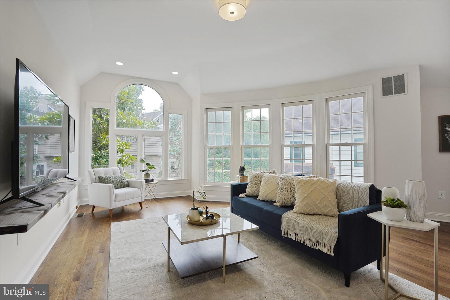 5431 32ND ST NW, WASHINGTON, District Of Columbia 20015, 4 Bedrooms Bedrooms, ,3 BathroomsBathrooms,Residential,For sale,5431 32ND ST NW,DCDC2204960 MLS # DCDC2204960
