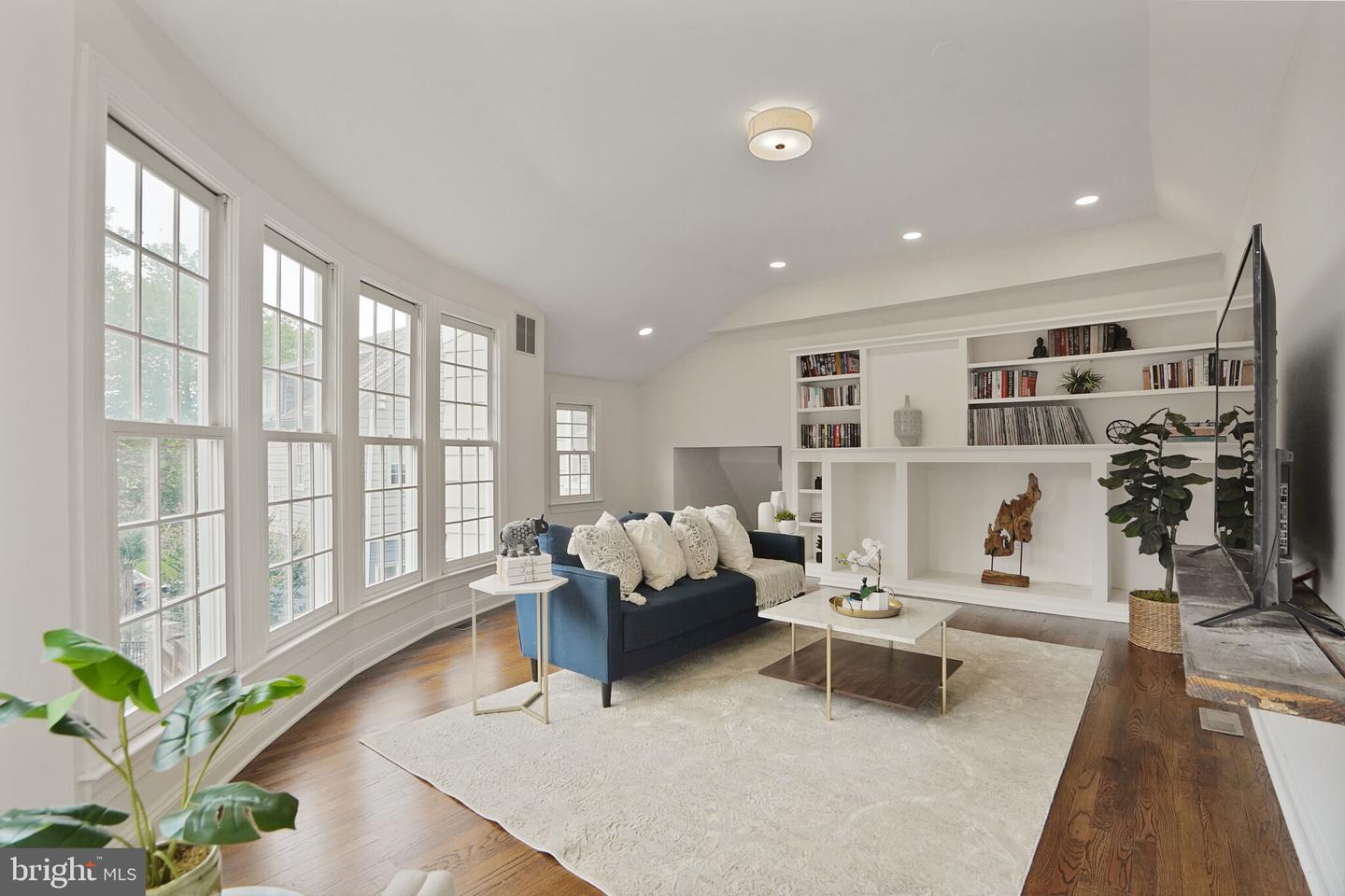 5431 32ND ST NW, WASHINGTON, District Of Columbia 20015, 4 Bedrooms Bedrooms, ,3 BathroomsBathrooms,Residential,For sale,5431 32ND ST NW,DCDC2204960 MLS # DCDC2204960