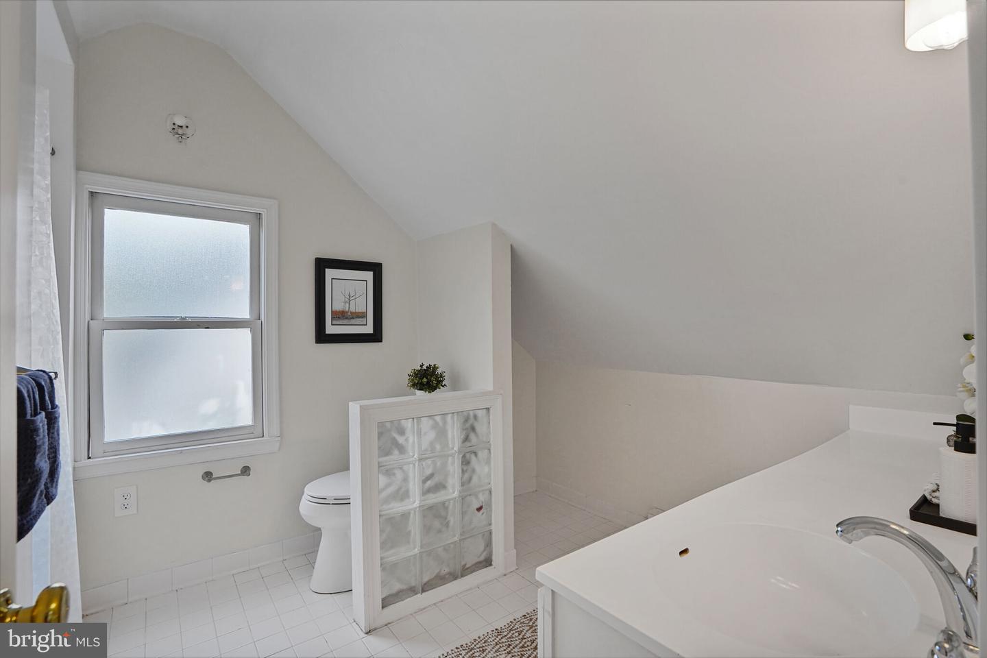 5431 32ND ST NW, WASHINGTON, District Of Columbia 20015, 4 Bedrooms Bedrooms, ,3 BathroomsBathrooms,Residential,For sale,5431 32ND ST NW,DCDC2204960 MLS # DCDC2204960