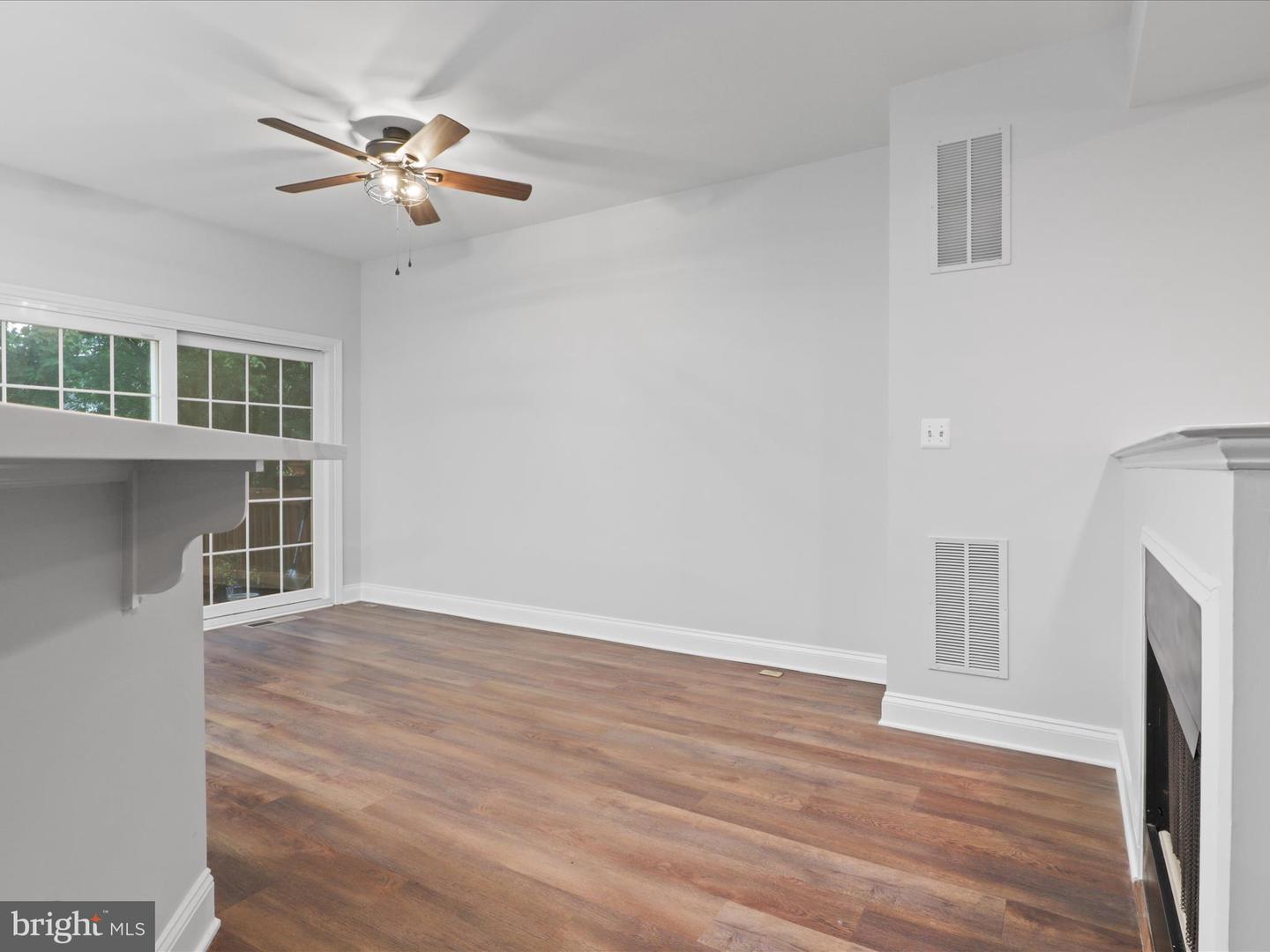 2132 CAPSTONE CIR, HERNDON, Virginia 20170, 3 Bedrooms Bedrooms, 10 Rooms Rooms,2 BathroomsBathrooms,Residential,For sale,2132 CAPSTONE CIR,VAFX2246604 MLS # VAFX2246604