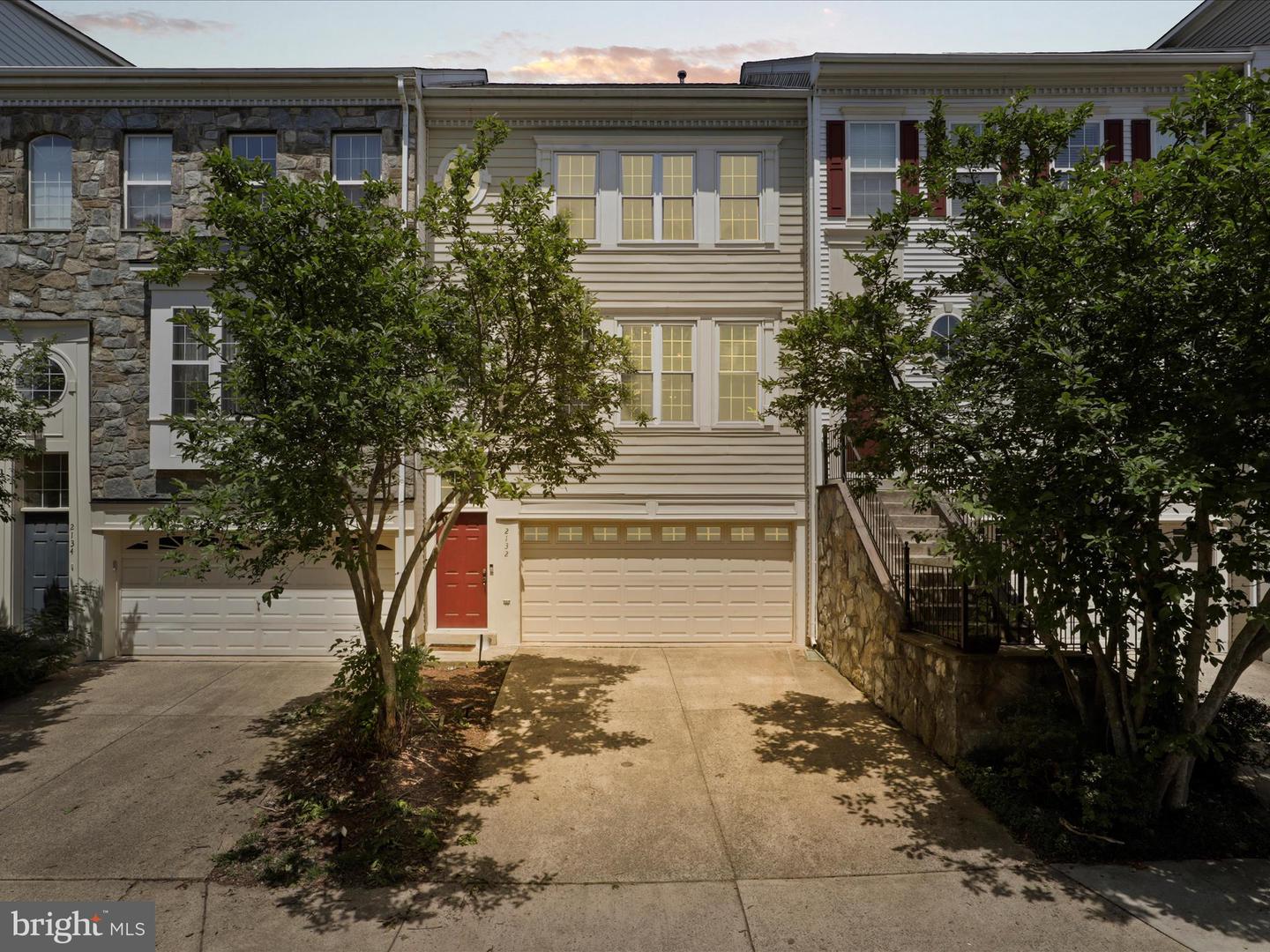 2132 CAPSTONE CIR, HERNDON, Virginia 20170, 3 Bedrooms Bedrooms, 10 Rooms Rooms,2 BathroomsBathrooms,Residential,For sale,2132 CAPSTONE CIR,VAFX2246604 MLS # VAFX2246604