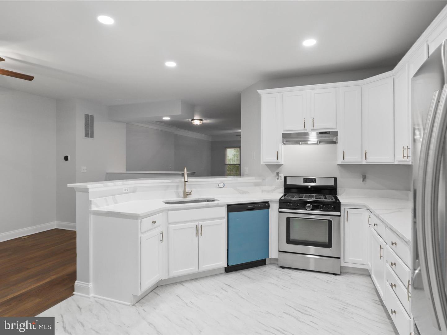 2132 CAPSTONE CIR, HERNDON, Virginia 20170, 3 Bedrooms Bedrooms, 10 Rooms Rooms,2 BathroomsBathrooms,Residential,For sale,2132 CAPSTONE CIR,VAFX2246604 MLS # VAFX2246604