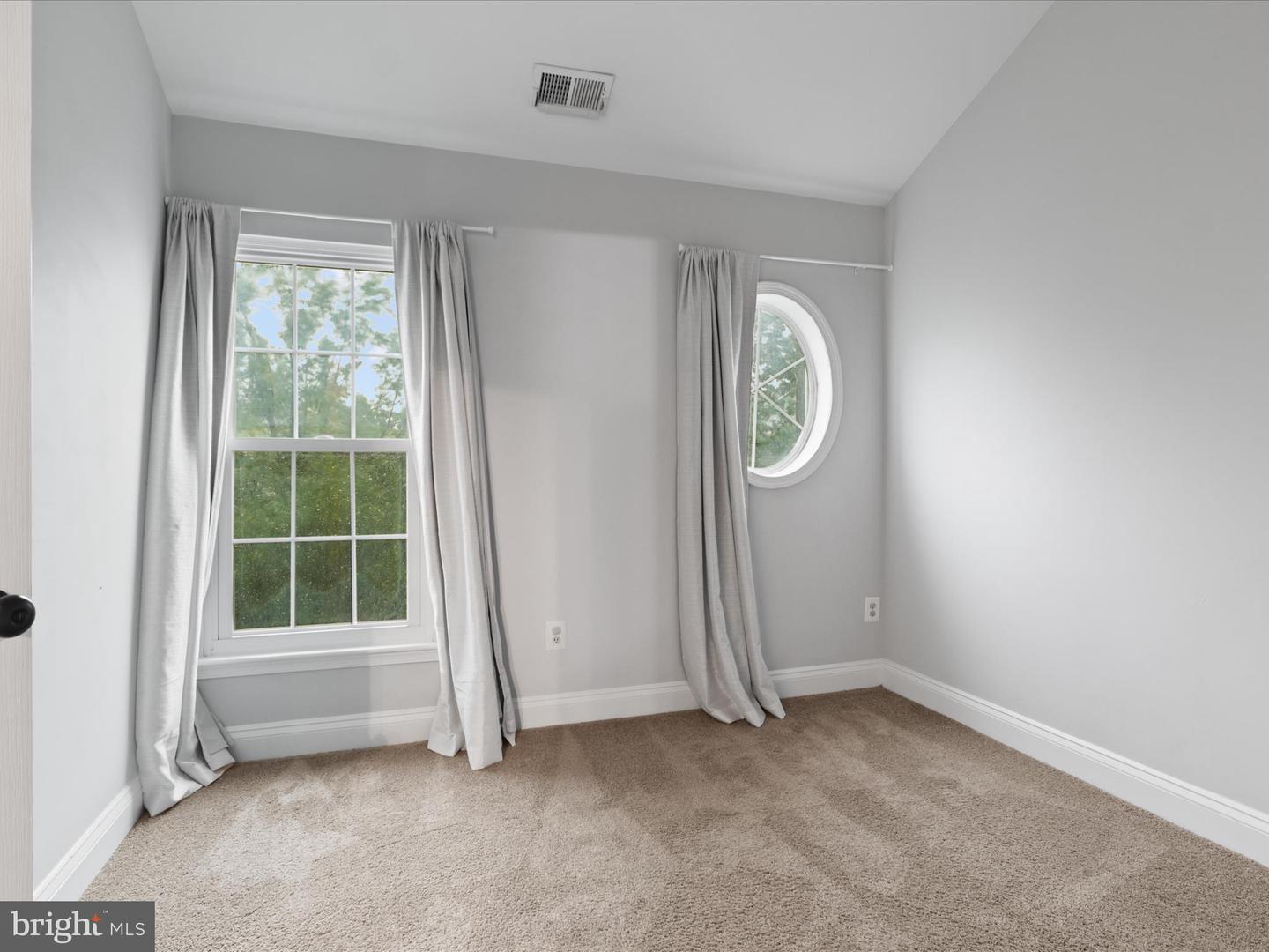 2132 CAPSTONE CIR, HERNDON, Virginia 20170, 3 Bedrooms Bedrooms, 10 Rooms Rooms,2 BathroomsBathrooms,Residential,For sale,2132 CAPSTONE CIR,VAFX2246604 MLS # VAFX2246604