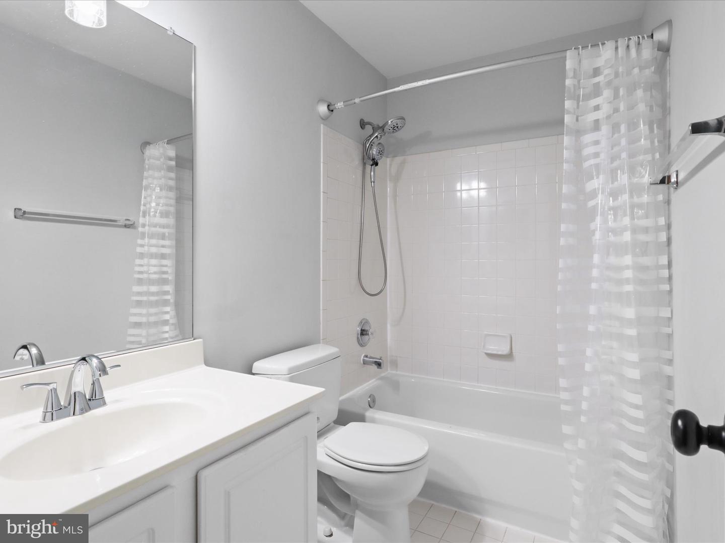 2132 CAPSTONE CIR, HERNDON, Virginia 20170, 3 Bedrooms Bedrooms, 10 Rooms Rooms,2 BathroomsBathrooms,Residential,For sale,2132 CAPSTONE CIR,VAFX2246604 MLS # VAFX2246604