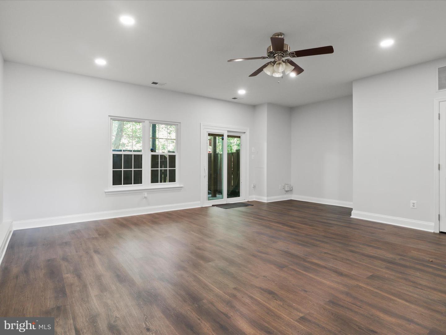 2132 CAPSTONE CIR, HERNDON, Virginia 20170, 3 Bedrooms Bedrooms, 10 Rooms Rooms,2 BathroomsBathrooms,Residential,For sale,2132 CAPSTONE CIR,VAFX2246604 MLS # VAFX2246604