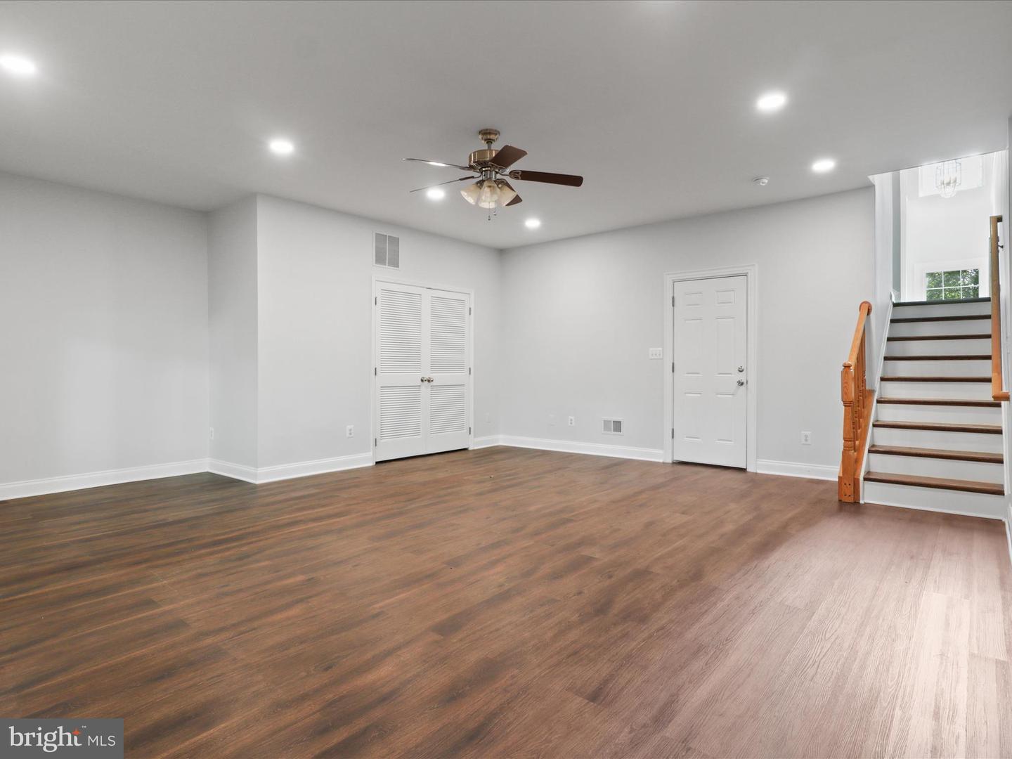 2132 CAPSTONE CIR, HERNDON, Virginia 20170, 3 Bedrooms Bedrooms, 10 Rooms Rooms,2 BathroomsBathrooms,Residential,For sale,2132 CAPSTONE CIR,VAFX2246604 MLS # VAFX2246604