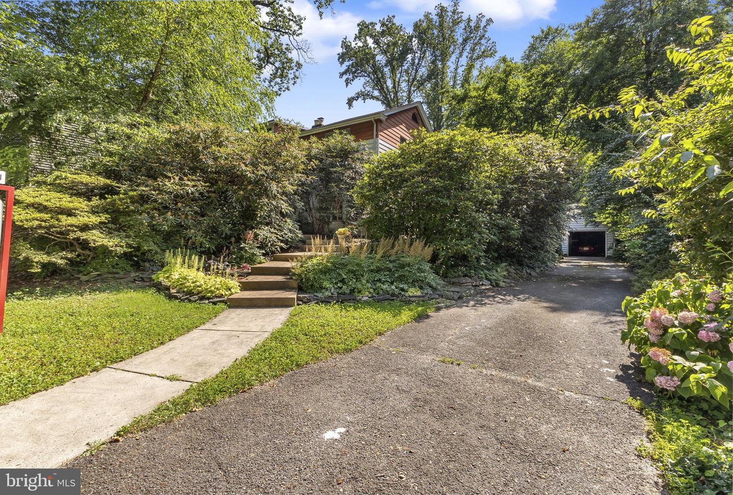 2234 N VERMONT ST, ARLINGTON, Virginia 22207, 3 Bedrooms Bedrooms, ,2 BathroomsBathrooms,Residential,For sale,2234 N VERMONT ST,VAAR2059108 MLS # VAAR2059108
