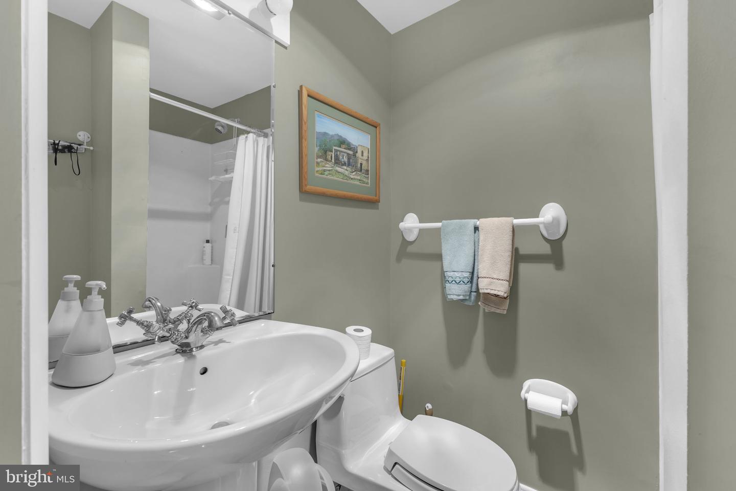 2234 N VERMONT ST, ARLINGTON, Virginia 22207, 3 Bedrooms Bedrooms, ,2 BathroomsBathrooms,Residential,For sale,2234 N VERMONT ST,VAAR2059108 MLS # VAAR2059108