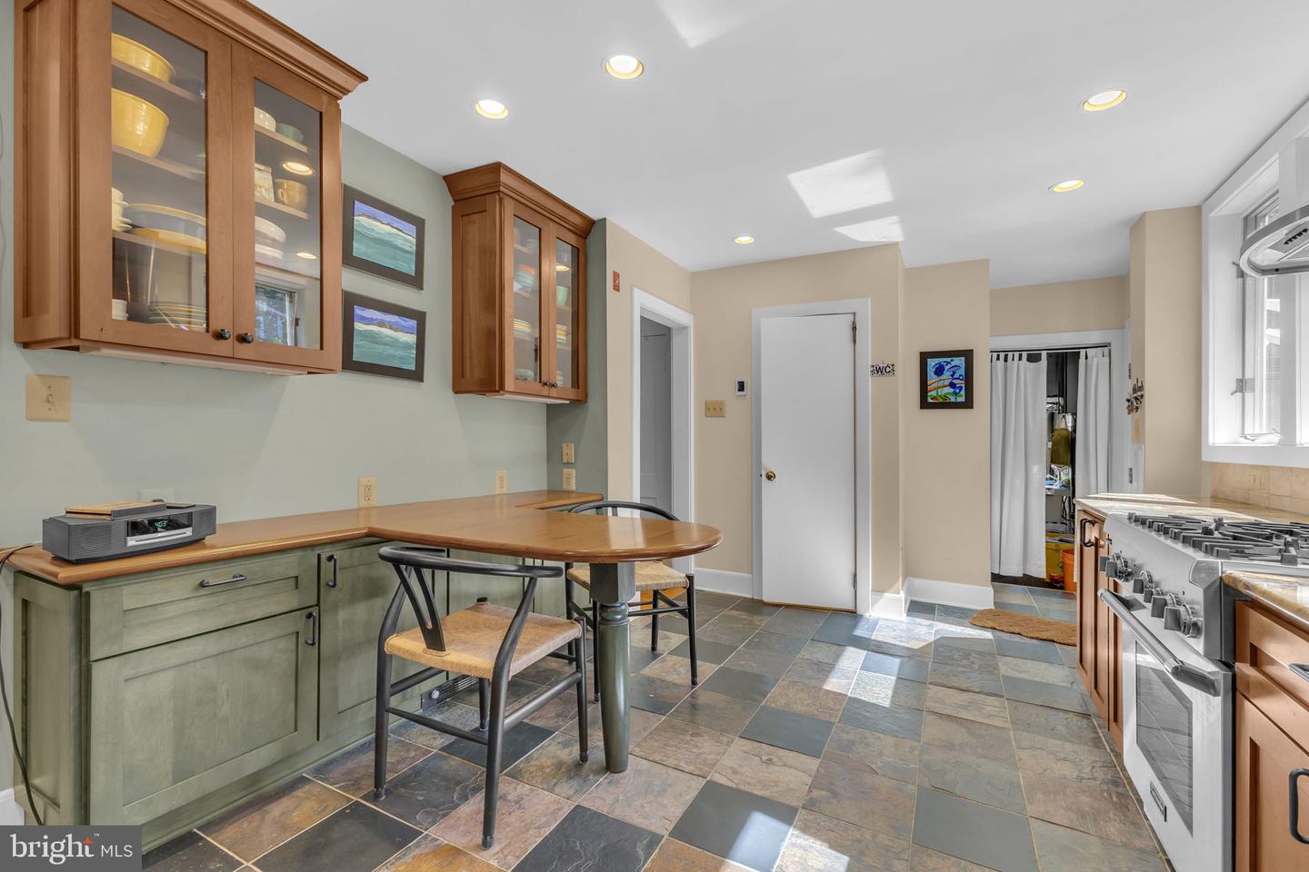 2234 N VERMONT ST, ARLINGTON, Virginia 22207, 3 Bedrooms Bedrooms, ,2 BathroomsBathrooms,Residential,For sale,2234 N VERMONT ST,VAAR2059108 MLS # VAAR2059108
