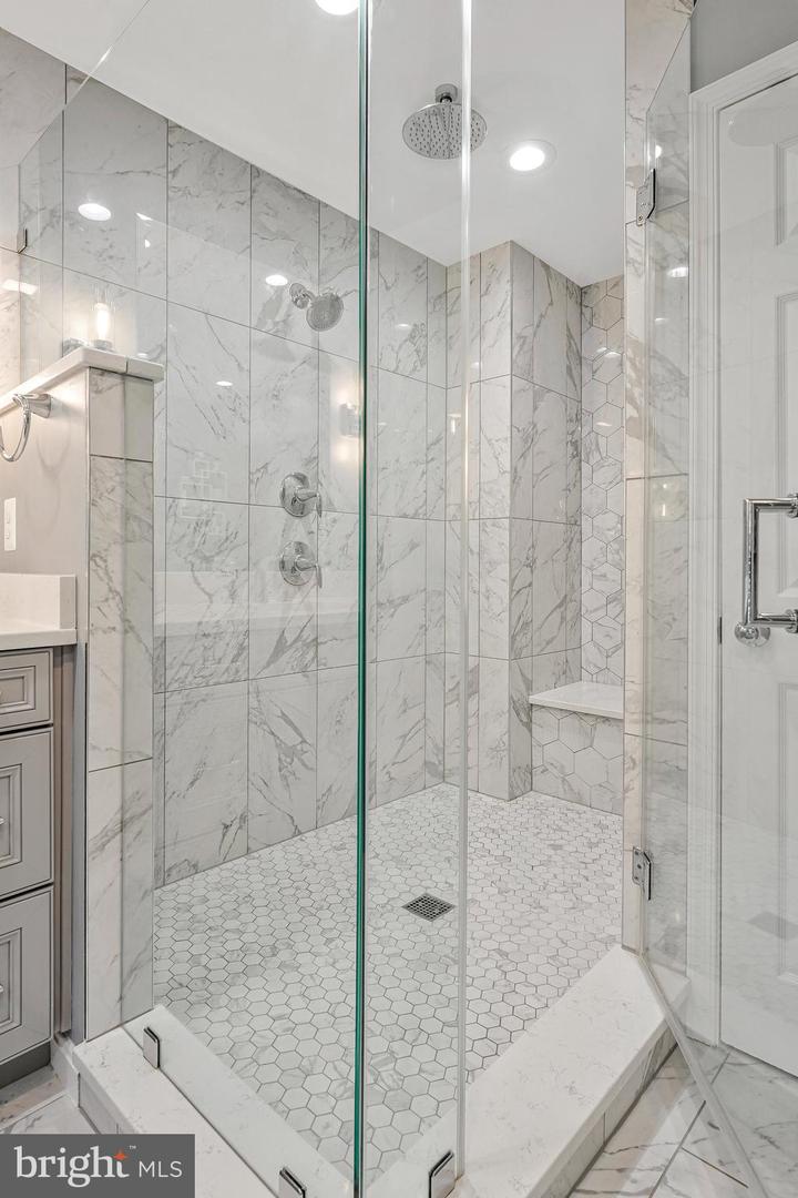 2707 EAST RIDGE CT, OAKTON, Virginia 22124, 5 Bedrooms Bedrooms, ,3 BathroomsBathrooms,Residential,For sale,2707 EAST RIDGE CT,VAFX2247232 MLS # VAFX2247232