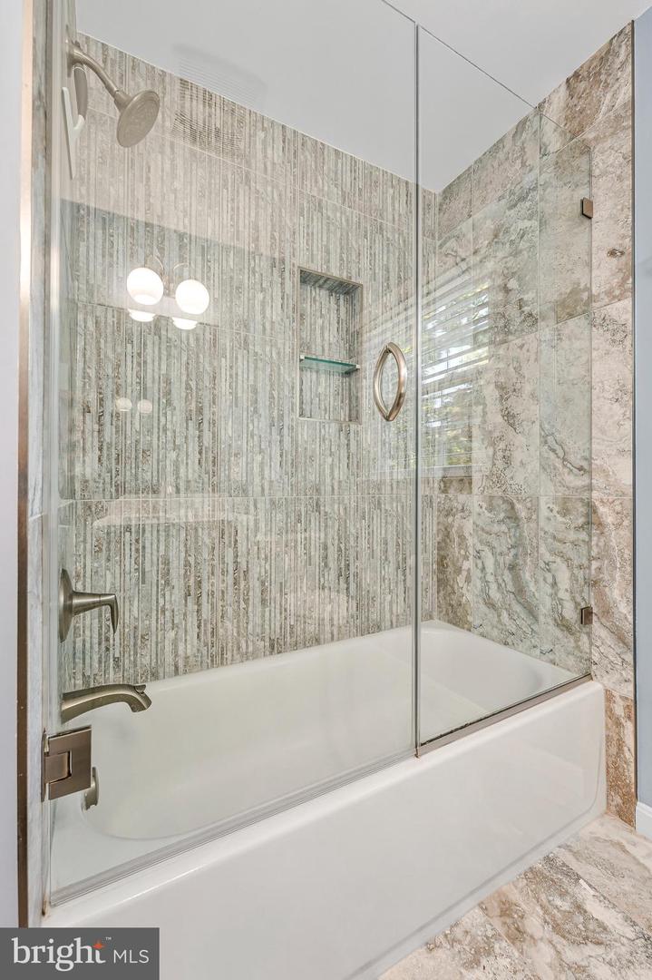 2707 EAST RIDGE CT, OAKTON, Virginia 22124, 5 Bedrooms Bedrooms, ,3 BathroomsBathrooms,Residential,For sale,2707 EAST RIDGE CT,VAFX2247232 MLS # VAFX2247232