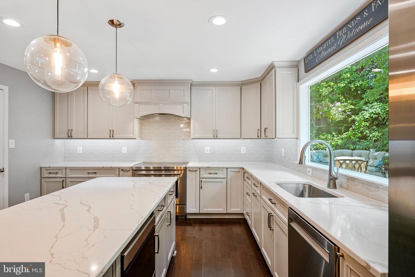 2707 EAST RIDGE CT, OAKTON, Virginia 22124, 5 Bedrooms Bedrooms, ,3 BathroomsBathrooms,Residential,For sale,2707 EAST RIDGE CT,VAFX2247232 MLS # VAFX2247232