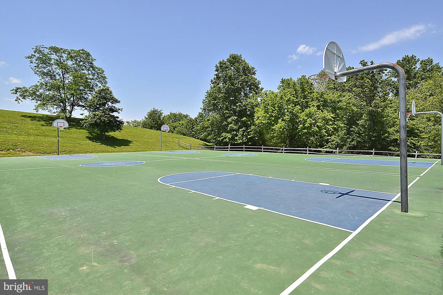 9 BENTLEY DR, STERLING, Virginia 20165, 3 Bedrooms Bedrooms, 3 Rooms Rooms,2 BathroomsBathrooms,Residential,For sale,9 BENTLEY DR,VALO2099520 MLS # VALO2099520