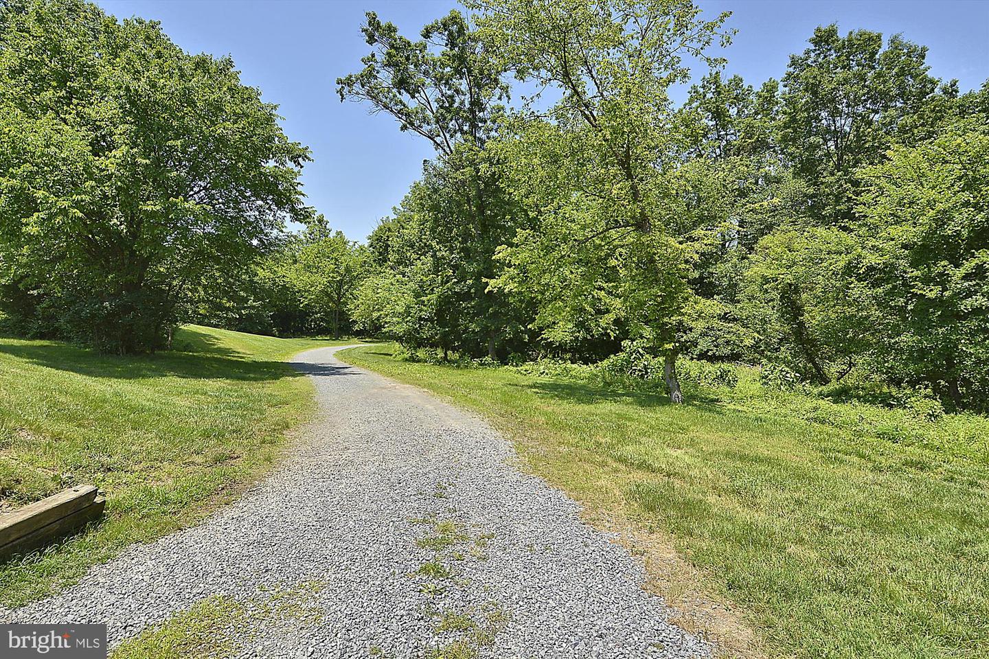 9 BENTLEY DR, STERLING, Virginia 20165, 3 Bedrooms Bedrooms, 3 Rooms Rooms,2 BathroomsBathrooms,Residential,For sale,9 BENTLEY DR,VALO2099520 MLS # VALO2099520