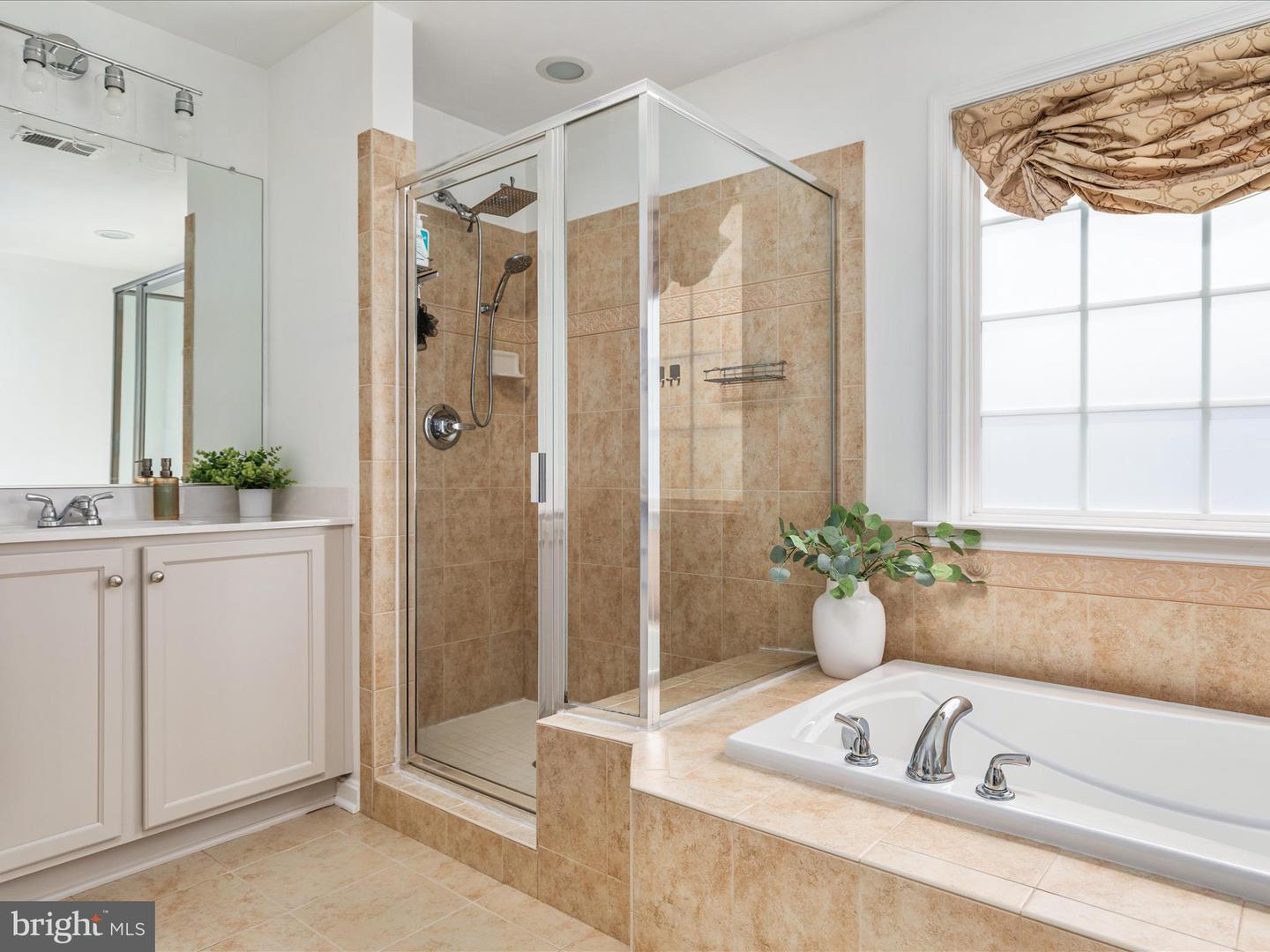 15164 SANTANDER DR, GAINESVILLE, Virginia 20155, 5 Bedrooms Bedrooms, ,4 BathroomsBathrooms,Residential,For sale,15164 SANTANDER DR,VAPW2097080 MLS # VAPW2097080