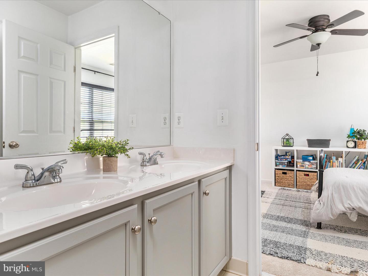 15164 SANTANDER DR, GAINESVILLE, Virginia 20155, 5 Bedrooms Bedrooms, ,4 BathroomsBathrooms,Residential,For sale,15164 SANTANDER DR,VAPW2097080 MLS # VAPW2097080