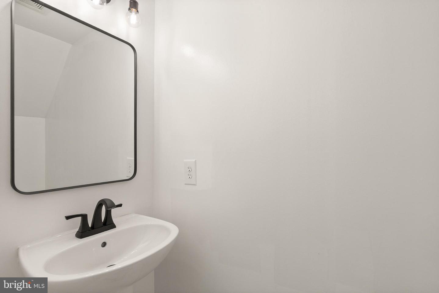 5800 KATELYN MARY PL #5800, ALEXANDRIA, Virginia 22310, 2 Bedrooms Bedrooms, ,2 BathroomsBathrooms,Residential,For sale,5800 KATELYN MARY PL #5800,VAFX2247616 MLS # VAFX2247616