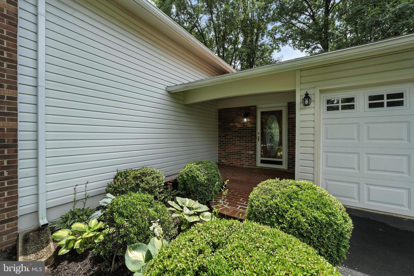8823 NEWPORT CT, SPRINGFIELD, Virginia 22153, 5 Bedrooms Bedrooms, ,3 BathroomsBathrooms,Residential,For sale,8823 NEWPORT CT,VAFX2247634 MLS # VAFX2247634