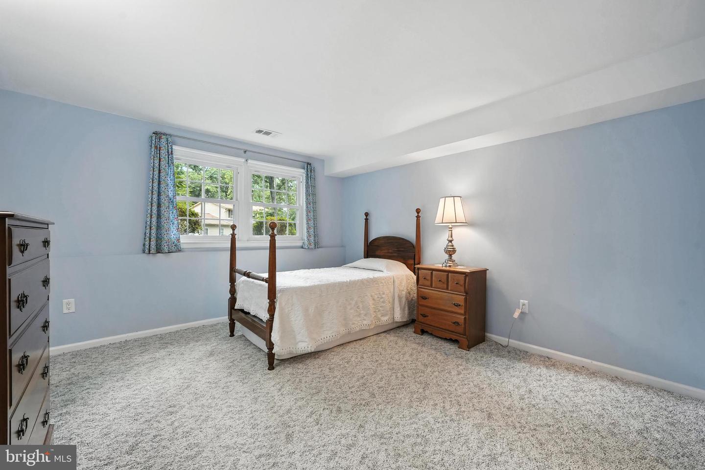 8823 NEWPORT CT, SPRINGFIELD, Virginia 22153, 5 Bedrooms Bedrooms, ,3 BathroomsBathrooms,Residential,For sale,8823 NEWPORT CT,VAFX2247634 MLS # VAFX2247634