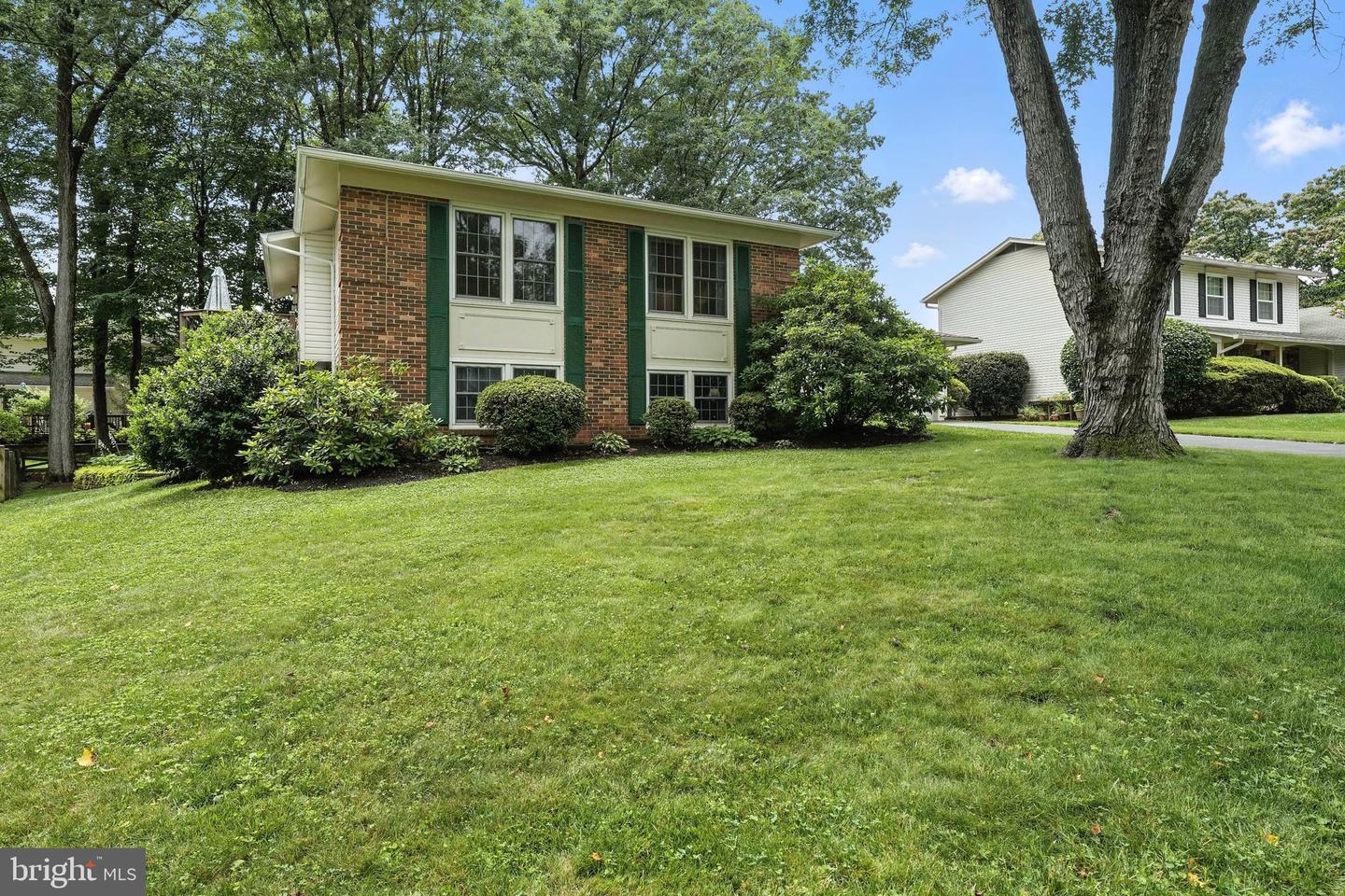 8823 NEWPORT CT, SPRINGFIELD, Virginia 22153, 5 Bedrooms Bedrooms, ,3 BathroomsBathrooms,Residential,For sale,8823 NEWPORT CT,VAFX2247634 MLS # VAFX2247634