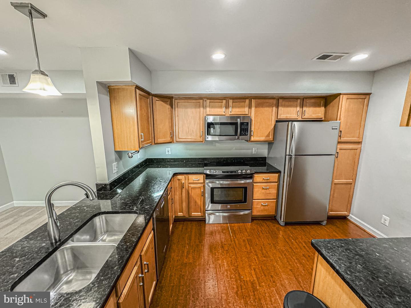 3801 RIDGE KNOLL CT #206A, FAIRFAX, Virginia 22033, 2 Bedrooms Bedrooms, ,2 BathroomsBathrooms,Residential,For sale,3801 RIDGE KNOLL CT #206A,VAFX2247960 MLS # VAFX2247960