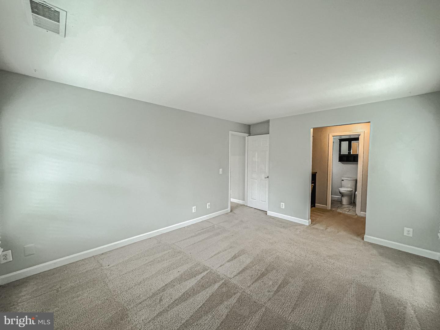 3801 RIDGE KNOLL CT #206A, FAIRFAX, Virginia 22033, 2 Bedrooms Bedrooms, ,2 BathroomsBathrooms,Residential,For sale,3801 RIDGE KNOLL CT #206A,VAFX2247960 MLS # VAFX2247960