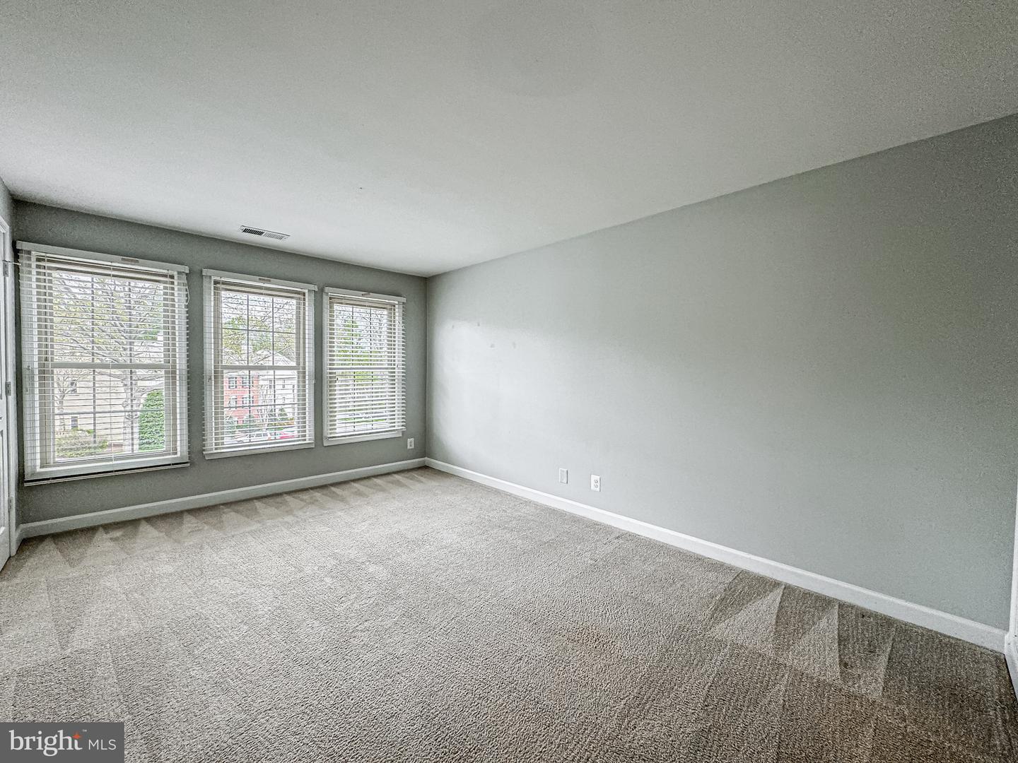 3801 RIDGE KNOLL CT #206A, FAIRFAX, Virginia 22033, 2 Bedrooms Bedrooms, ,2 BathroomsBathrooms,Residential,For sale,3801 RIDGE KNOLL CT #206A,VAFX2247960 MLS # VAFX2247960
