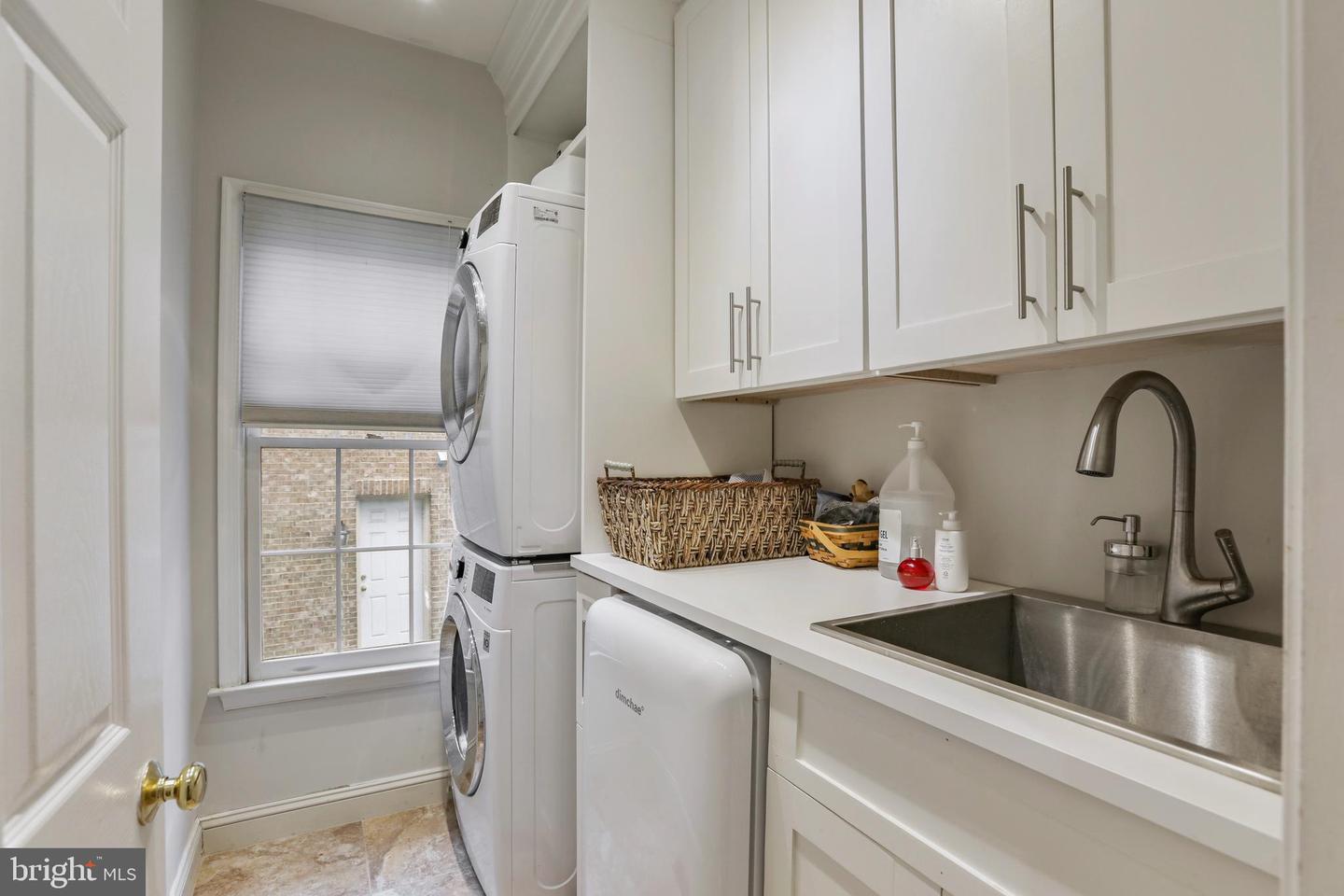 7905 WILLFIELD CT, FAIRFAX STATION, Virginia 22039, 5 Bedrooms Bedrooms, ,5 BathroomsBathrooms,Residential,For sale,7905 WILLFIELD CT,VAFX2248022 MLS # VAFX2248022