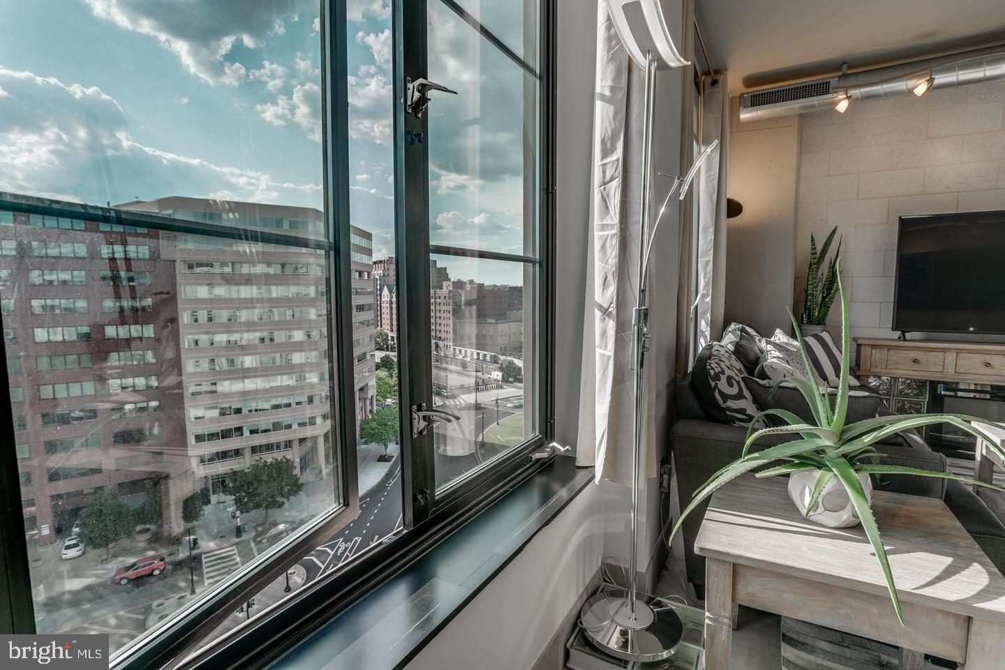 1133 14TH ST NW #1010, WASHINGTON, District Of Columbia 20005, 1 Bedroom Bedrooms, ,1 BathroomBathrooms,Residential,For sale,1133 14TH ST NW #1010,DCDC2206268 MLS # DCDC2206268