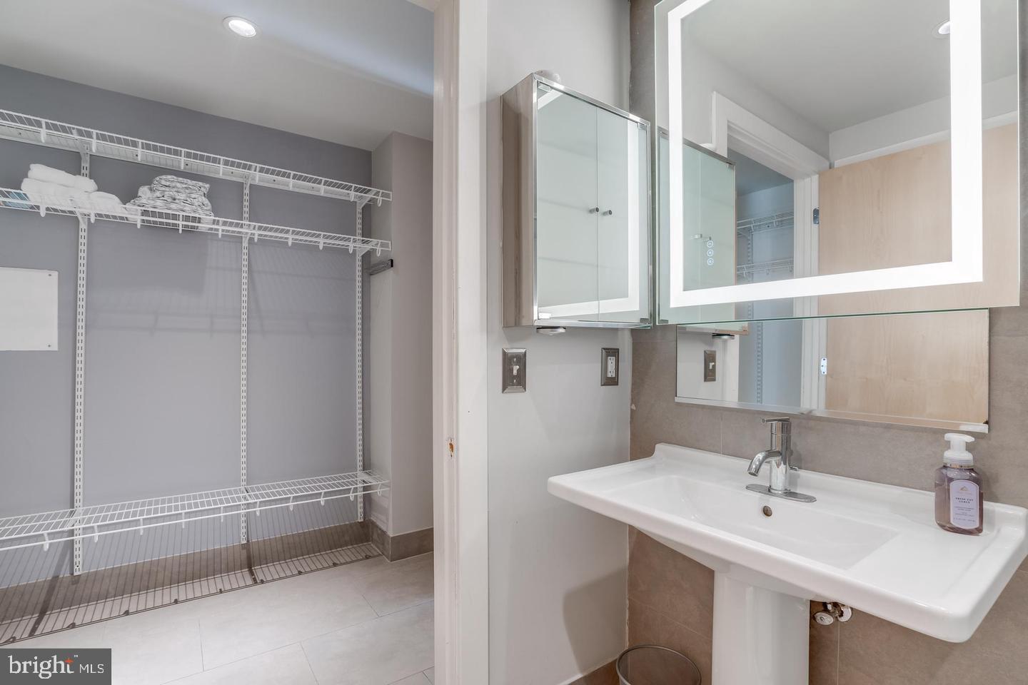 1133 14TH ST NW #1010, WASHINGTON, District Of Columbia 20005, 1 Bedroom Bedrooms, ,1 BathroomBathrooms,Residential,For sale,1133 14TH ST NW #1010,DCDC2206268 MLS # DCDC2206268