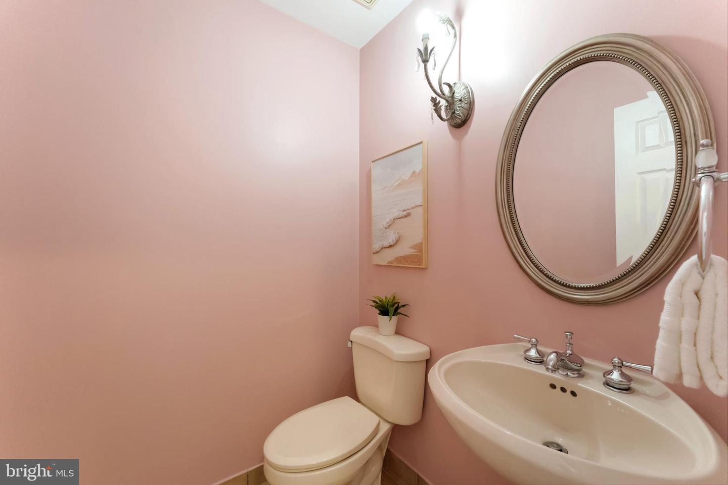 2089 GILLEN LN, FALLS CHURCH, Virginia 22043, 3 Bedrooms Bedrooms, ,2 BathroomsBathrooms,Residential,For sale,2089 GILLEN LN,VAFX2249424 MLS # VAFX2249424
