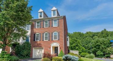2089 GILLEN LN, FALLS CHURCH, Virginia 22043, 3 Bedrooms Bedrooms, ,2 BathroomsBathrooms,Residential,For sale,2089 GILLEN LN,VAFX2249424 MLS # VAFX2249424