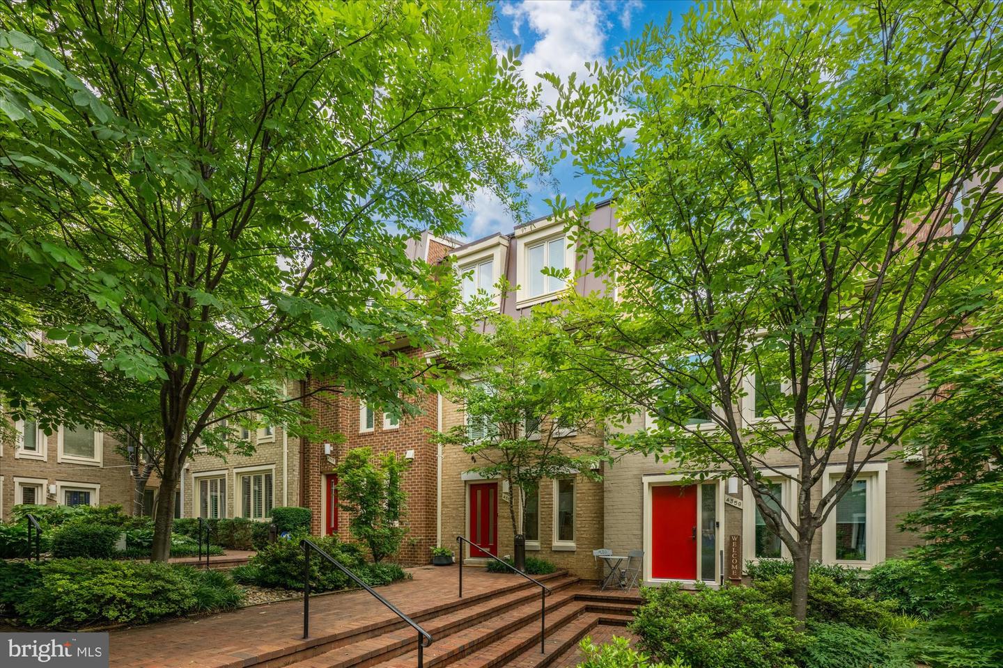 4357 EMBASSY PARK DR NW, WASHINGTON, District Of Columbia 20016, 3 Bedrooms Bedrooms, ,2 BathroomsBathrooms,Residential,For sale,4357 EMBASSY PARK DR NW,DCDC2207022 MLS # DCDC2207022