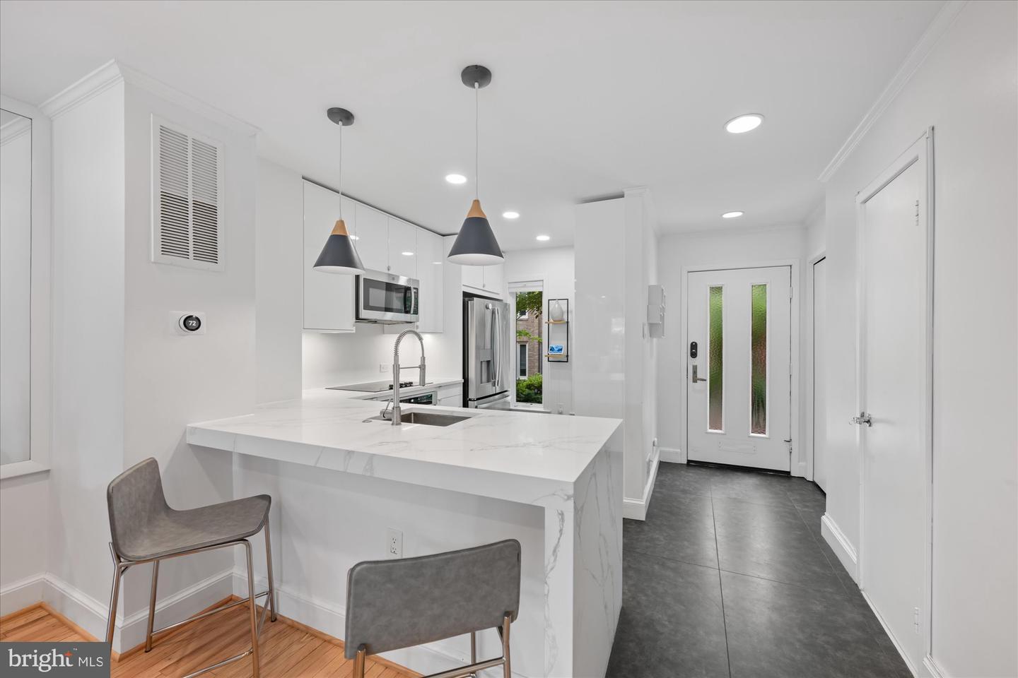 4357 EMBASSY PARK DR NW, WASHINGTON, District Of Columbia 20016, 3 Bedrooms Bedrooms, ,2 BathroomsBathrooms,Residential,For sale,4357 EMBASSY PARK DR NW,DCDC2207022 MLS # DCDC2207022