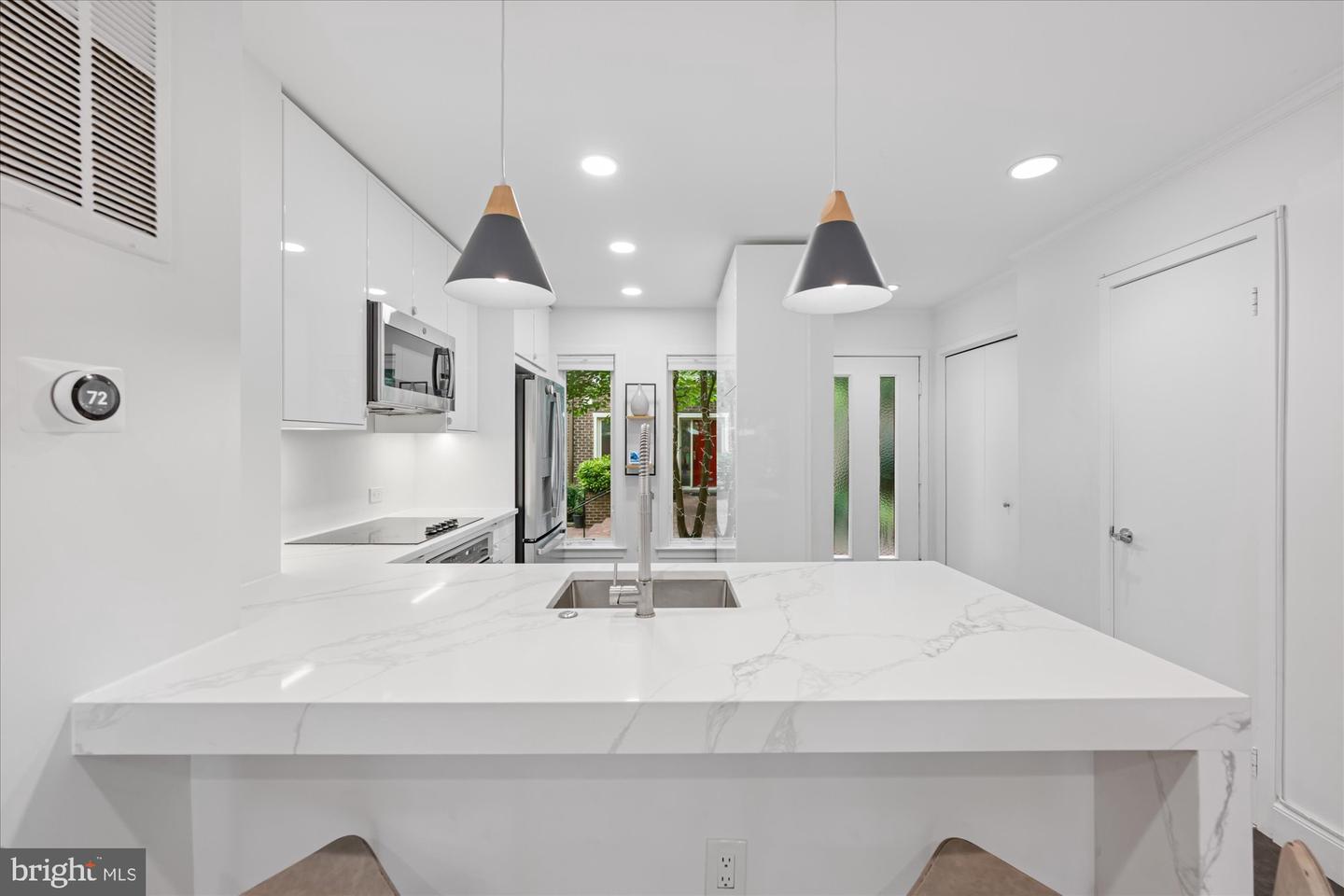 4357 EMBASSY PARK DR NW, WASHINGTON, District Of Columbia 20016, 3 Bedrooms Bedrooms, ,2 BathroomsBathrooms,Residential,For sale,4357 EMBASSY PARK DR NW,DCDC2207022 MLS # DCDC2207022