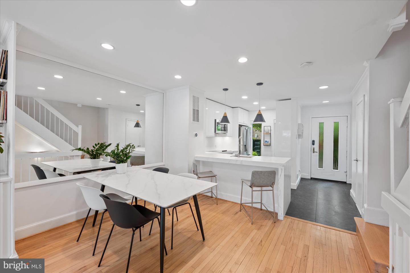 4357 EMBASSY PARK DR NW, WASHINGTON, District Of Columbia 20016, 3 Bedrooms Bedrooms, ,2 BathroomsBathrooms,Residential,For sale,4357 EMBASSY PARK DR NW,DCDC2207022 MLS # DCDC2207022