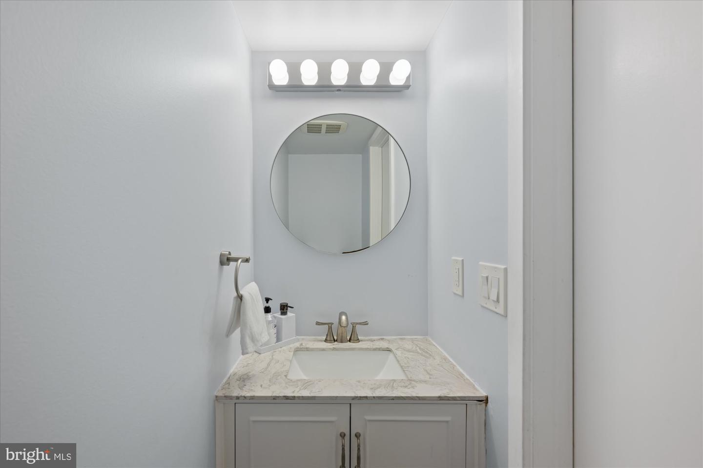 4357 EMBASSY PARK DR NW, WASHINGTON, District Of Columbia 20016, 3 Bedrooms Bedrooms, ,2 BathroomsBathrooms,Residential,For sale,4357 EMBASSY PARK DR NW,DCDC2207022 MLS # DCDC2207022