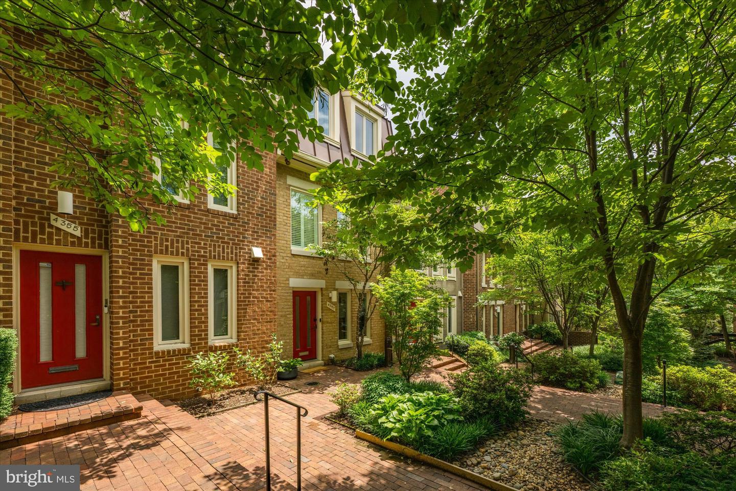 4357 EMBASSY PARK DR NW, WASHINGTON, District Of Columbia 20016, 3 Bedrooms Bedrooms, ,2 BathroomsBathrooms,Residential,For sale,4357 EMBASSY PARK DR NW,DCDC2207022 MLS # DCDC2207022