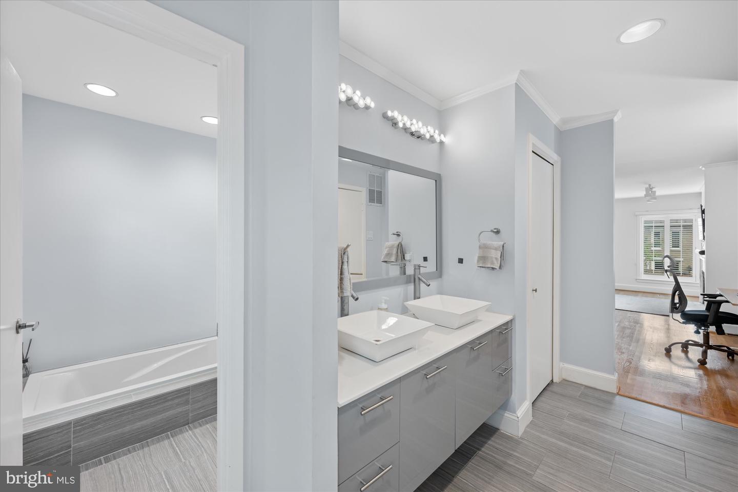 4357 EMBASSY PARK DR NW, WASHINGTON, District Of Columbia 20016, 3 Bedrooms Bedrooms, ,2 BathroomsBathrooms,Residential,For sale,4357 EMBASSY PARK DR NW,DCDC2207022 MLS # DCDC2207022