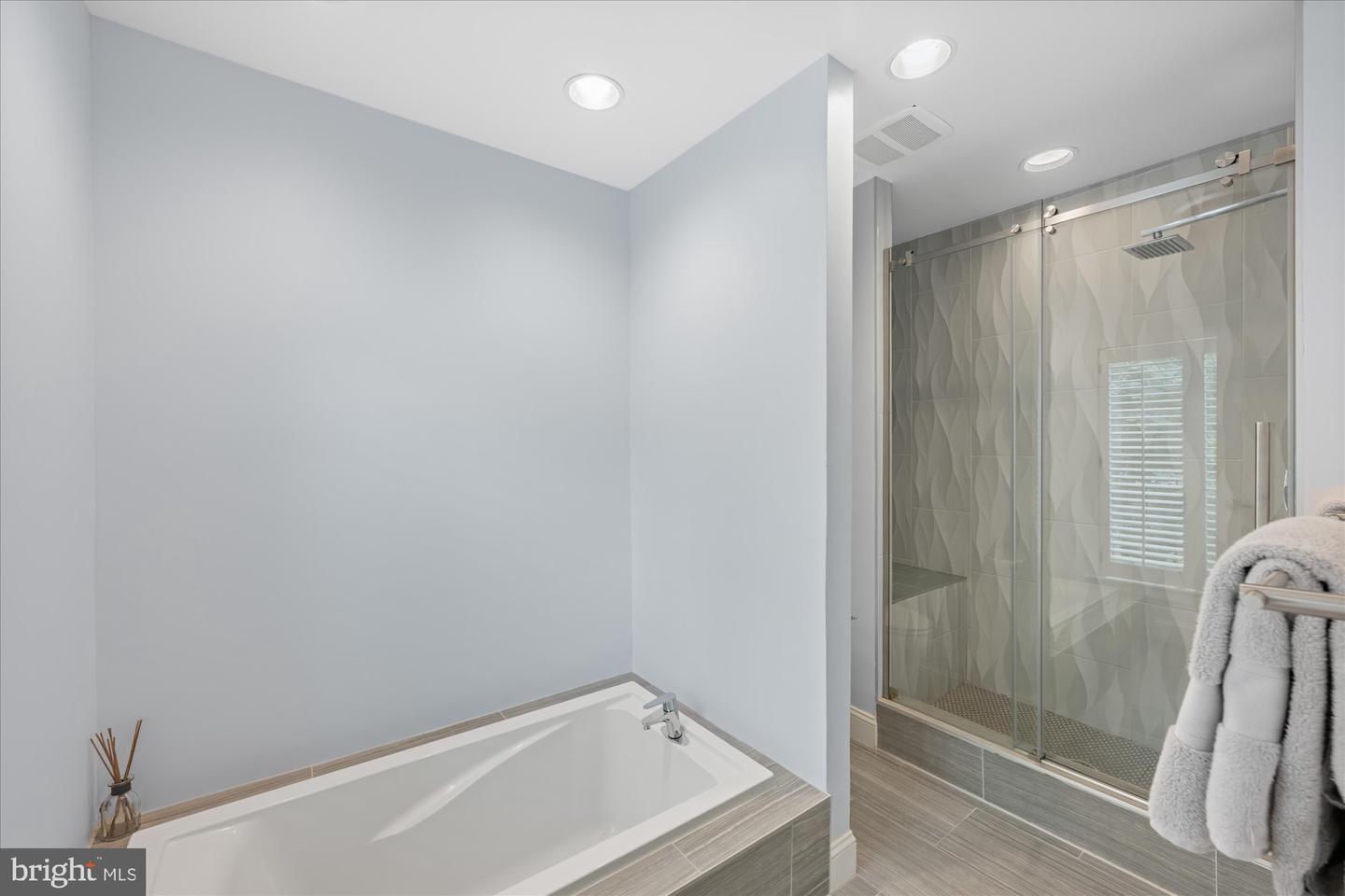 4357 EMBASSY PARK DR NW, WASHINGTON, District Of Columbia 20016, 3 Bedrooms Bedrooms, ,2 BathroomsBathrooms,Residential,For sale,4357 EMBASSY PARK DR NW,DCDC2207022 MLS # DCDC2207022