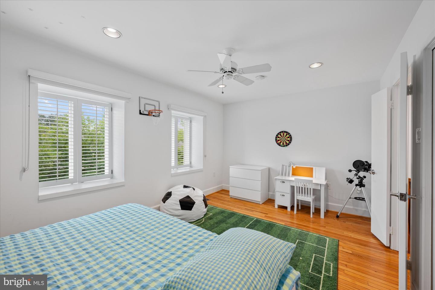 4357 EMBASSY PARK DR NW, WASHINGTON, District Of Columbia 20016, 3 Bedrooms Bedrooms, ,2 BathroomsBathrooms,Residential,For sale,4357 EMBASSY PARK DR NW,DCDC2207022 MLS # DCDC2207022
