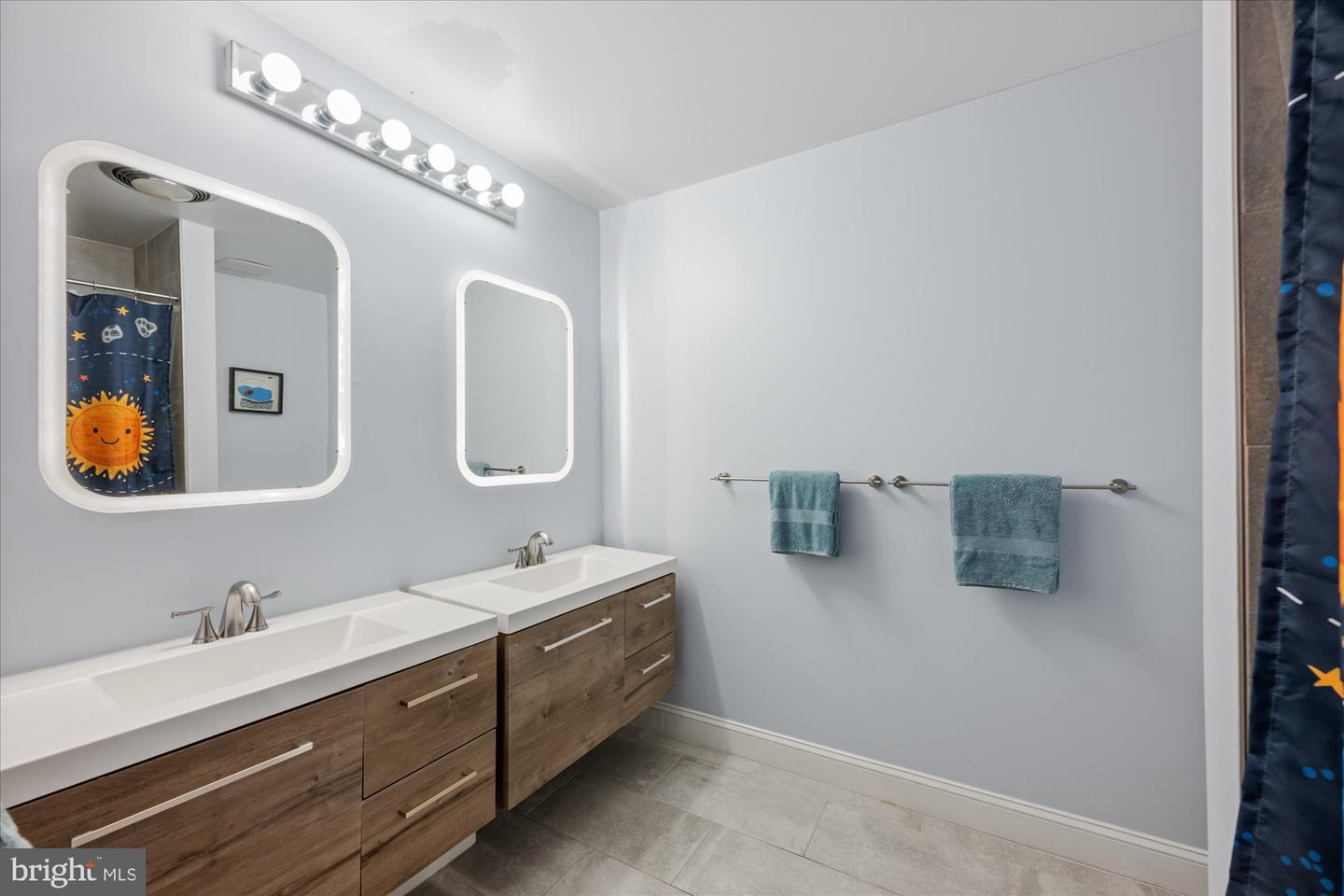 4357 EMBASSY PARK DR NW, WASHINGTON, District Of Columbia 20016, 3 Bedrooms Bedrooms, ,2 BathroomsBathrooms,Residential,For sale,4357 EMBASSY PARK DR NW,DCDC2207022 MLS # DCDC2207022