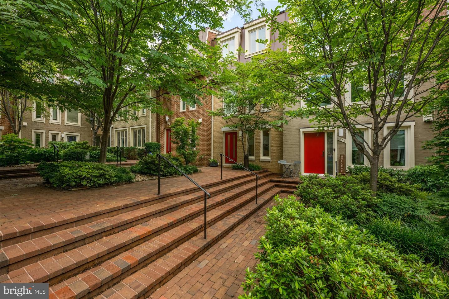 4357 EMBASSY PARK DR NW, WASHINGTON, District Of Columbia 20016, 3 Bedrooms Bedrooms, ,2 BathroomsBathrooms,Residential,For sale,4357 EMBASSY PARK DR NW,DCDC2207022 MLS # DCDC2207022