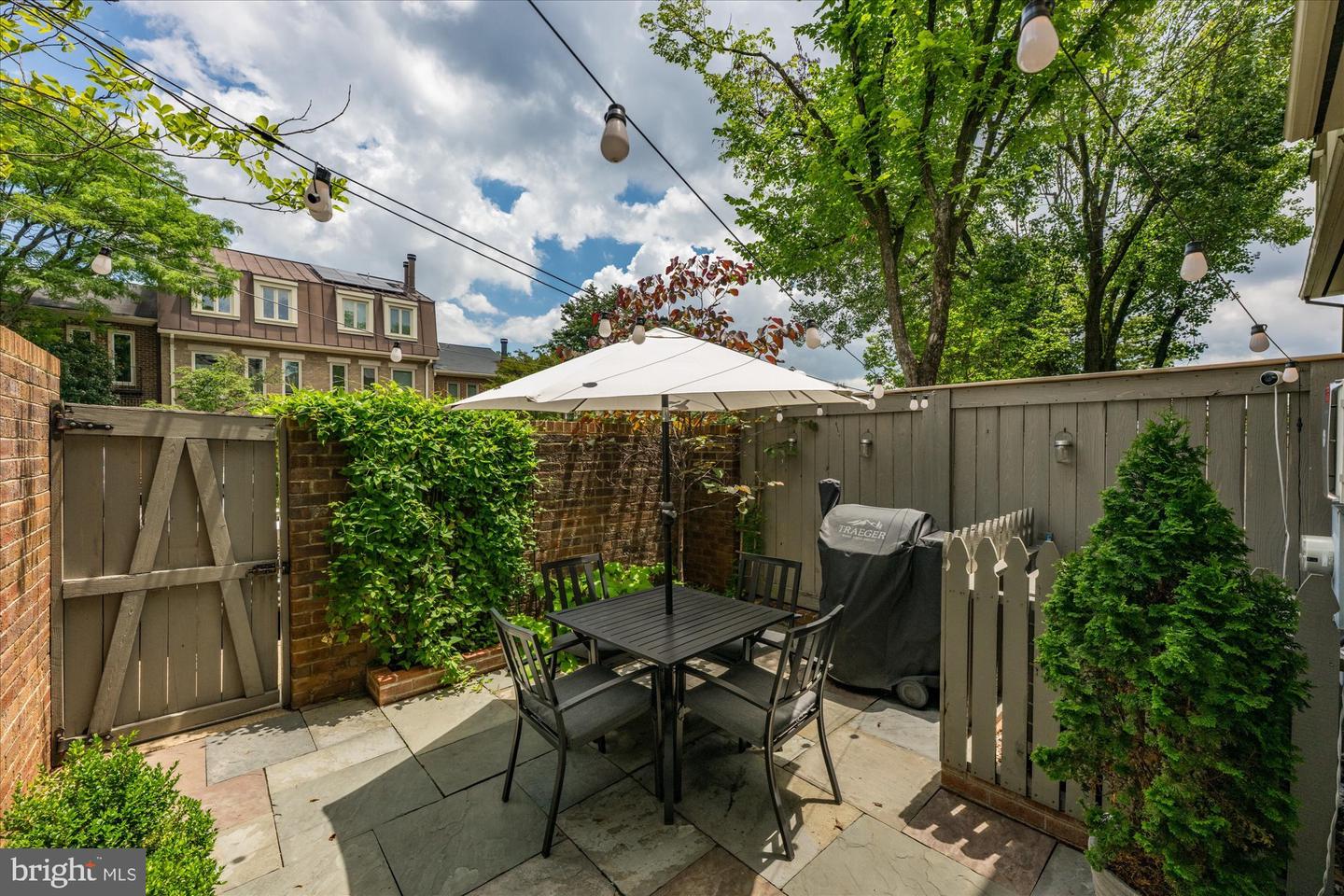 4357 EMBASSY PARK DR NW, WASHINGTON, District Of Columbia 20016, 3 Bedrooms Bedrooms, ,2 BathroomsBathrooms,Residential,For sale,4357 EMBASSY PARK DR NW,DCDC2207022 MLS # DCDC2207022