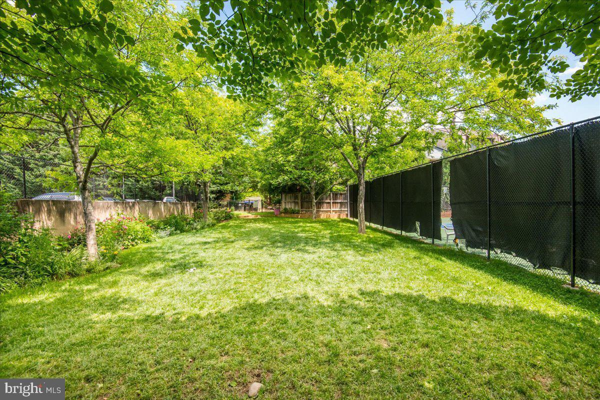 4357 EMBASSY PARK DR NW, WASHINGTON, District Of Columbia 20016, 3 Bedrooms Bedrooms, ,2 BathroomsBathrooms,Residential,For sale,4357 EMBASSY PARK DR NW,DCDC2207022 MLS # DCDC2207022