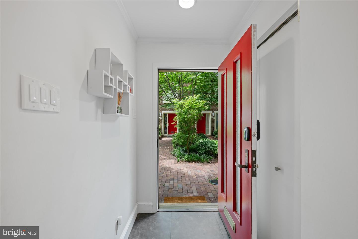 4357 EMBASSY PARK DR NW, WASHINGTON, District Of Columbia 20016, 3 Bedrooms Bedrooms, ,2 BathroomsBathrooms,Residential,For sale,4357 EMBASSY PARK DR NW,DCDC2207022 MLS # DCDC2207022